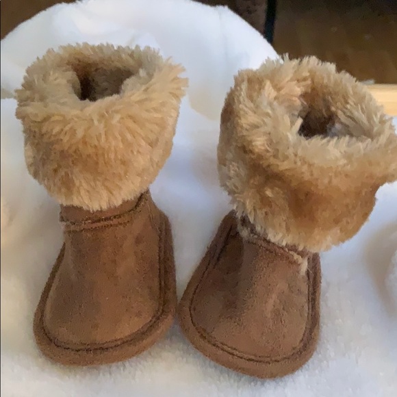 Carter’s white fleece pullover - boots - Picture 5 of 8